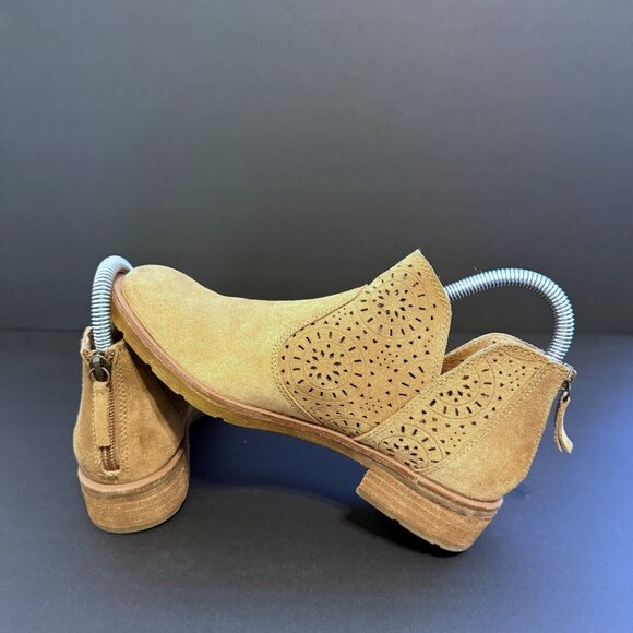 Sofft Women's Suede Booties 6M Tan Perforated Cut Outs - Picture 5 of 8